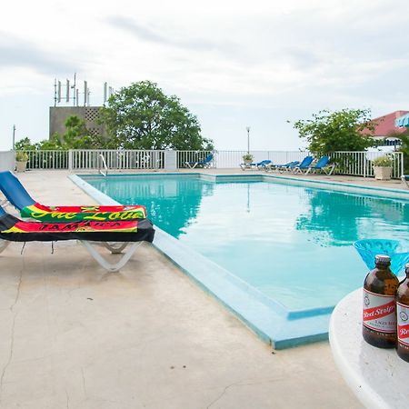 Montego Bay Club Apartments Екстериор снимка