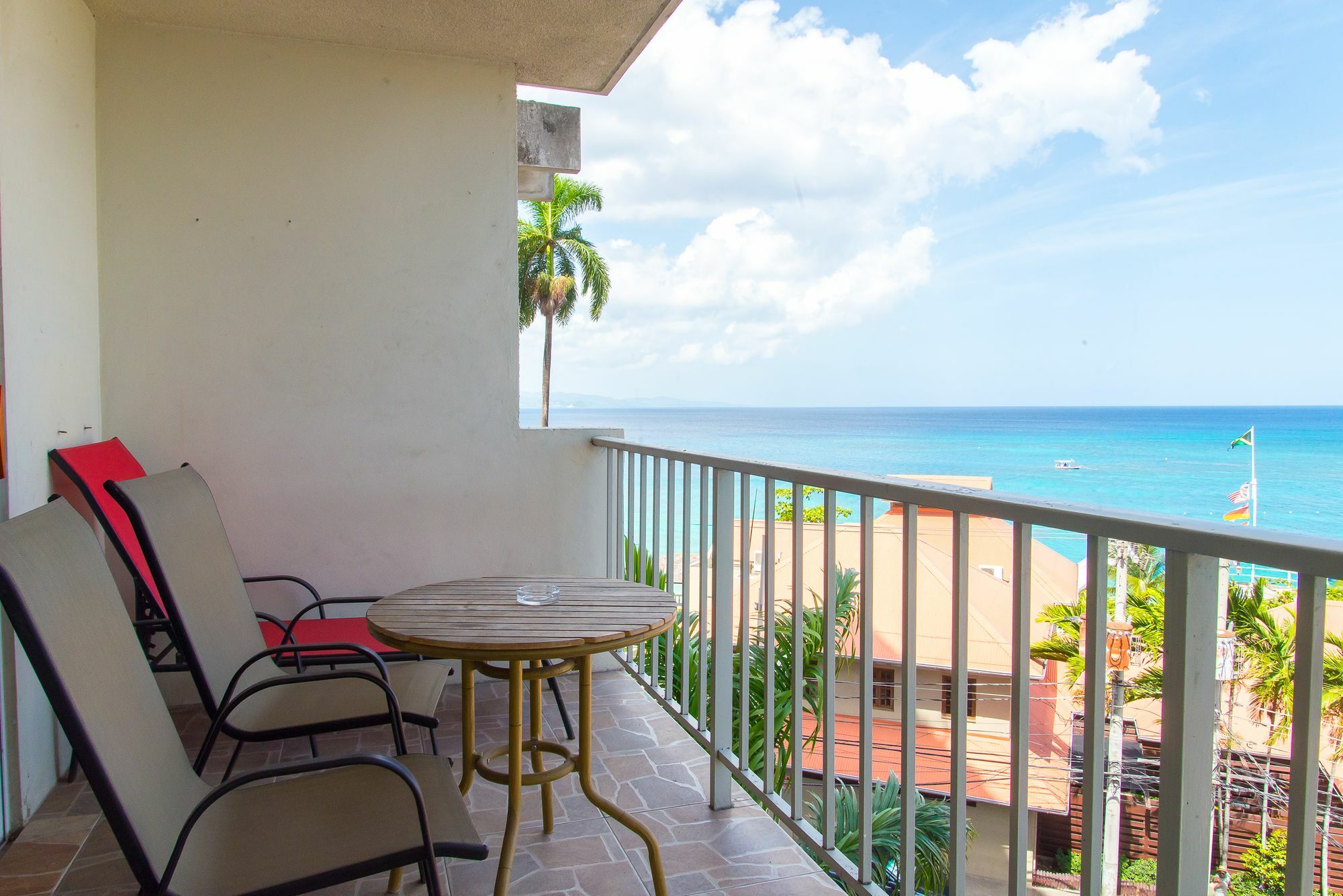 Montego Bay Club Apartments Екстериор снимка
