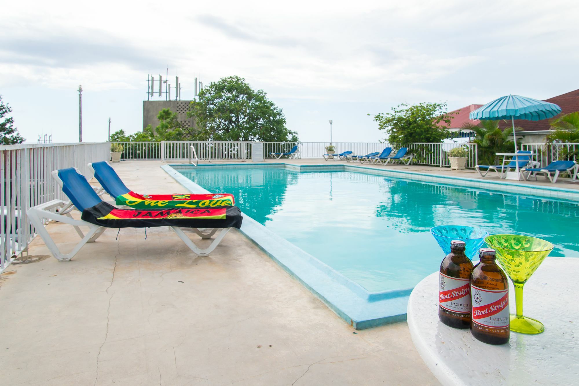 Montego Bay Club Apartments Екстериор снимка