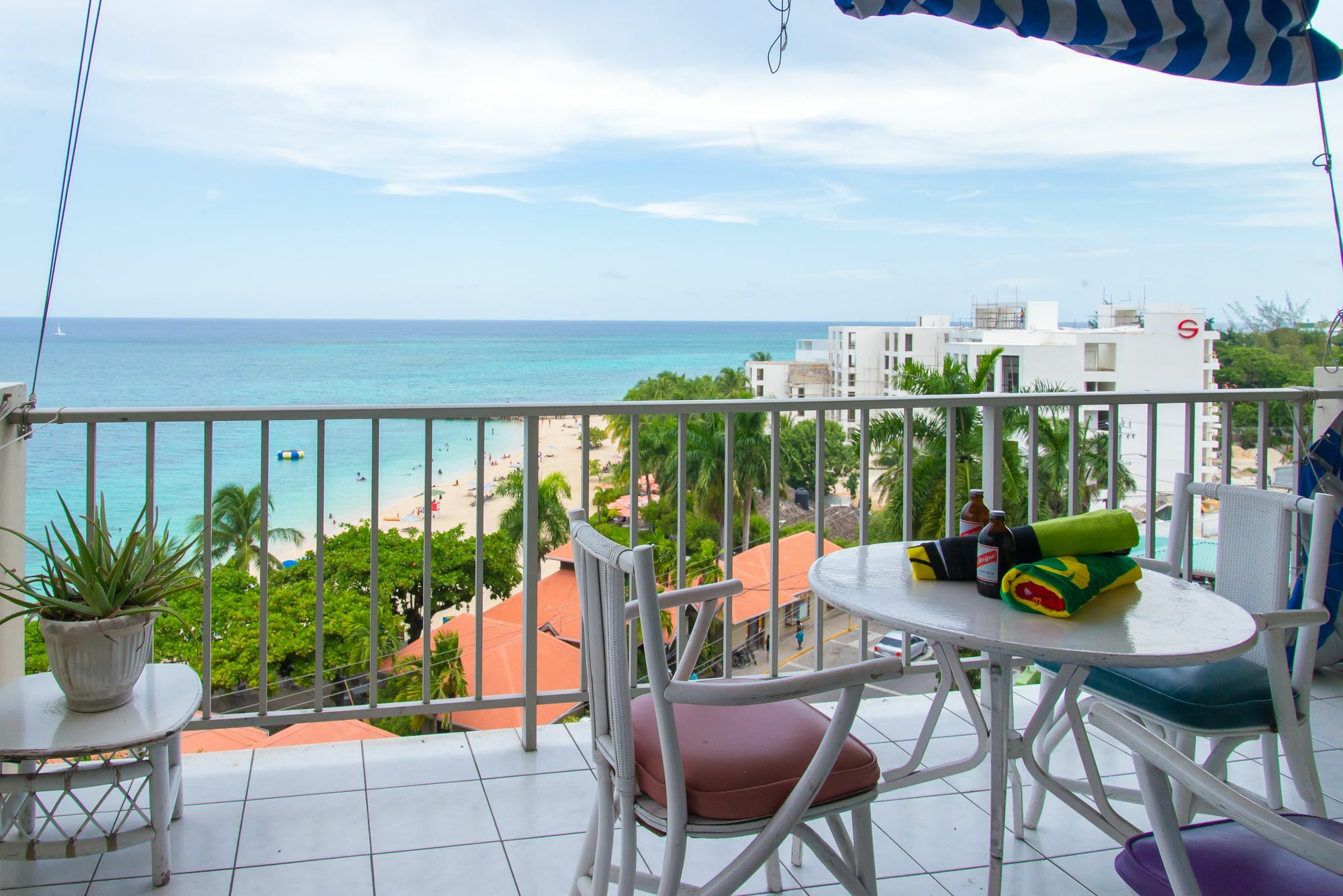 Montego Bay Club Apartments Екстериор снимка