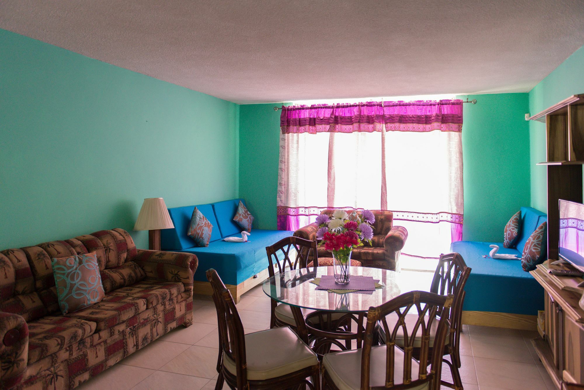 Montego Bay Club Apartments Екстериор снимка