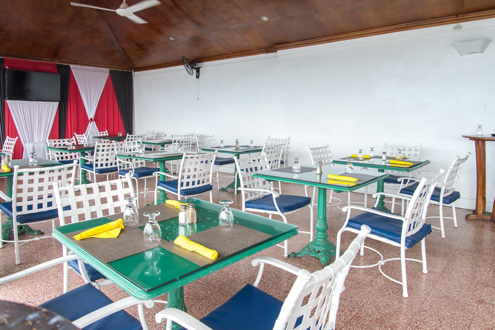 Montego Bay Club Apartments Екстериор снимка